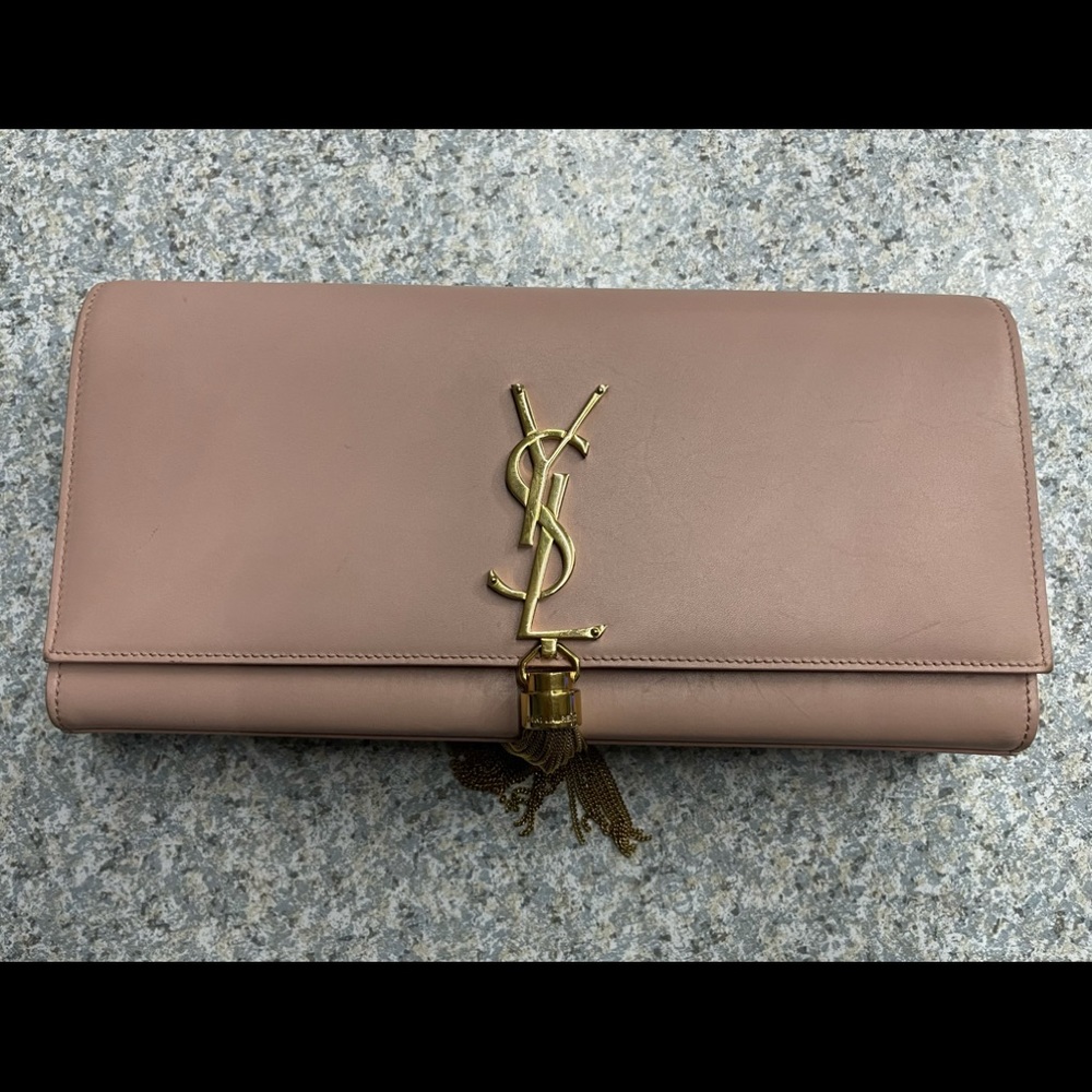 🔴🔴🔴SOLD🔴🔴🔴YSL CLUTCH WITH TASSEL